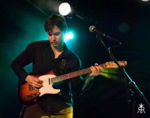 Kíváncsiskodva a dalok útjain