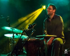 Kíváncsiskodva a dalok útjain