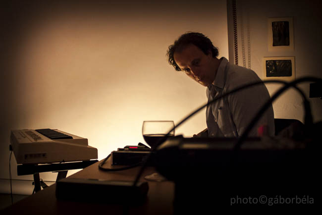 Egy nemlétező világ zenéje