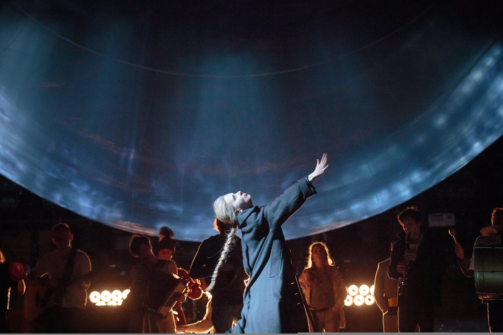 A fal mögötti világ