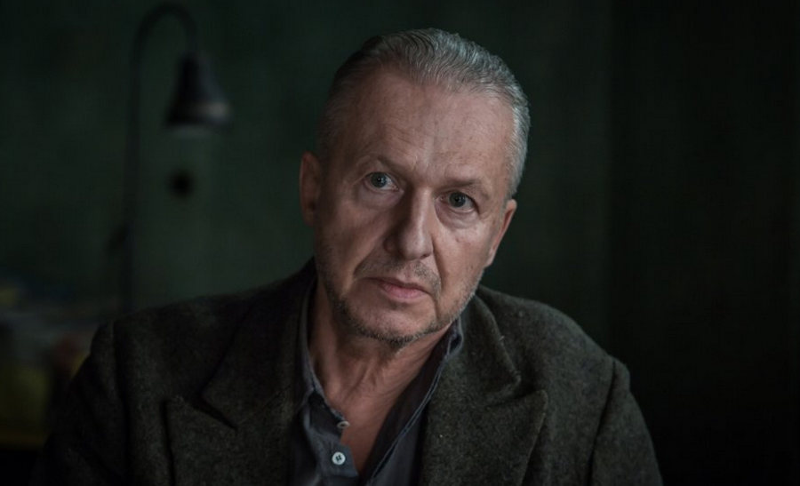 A gerincedre nehezedő hatalom