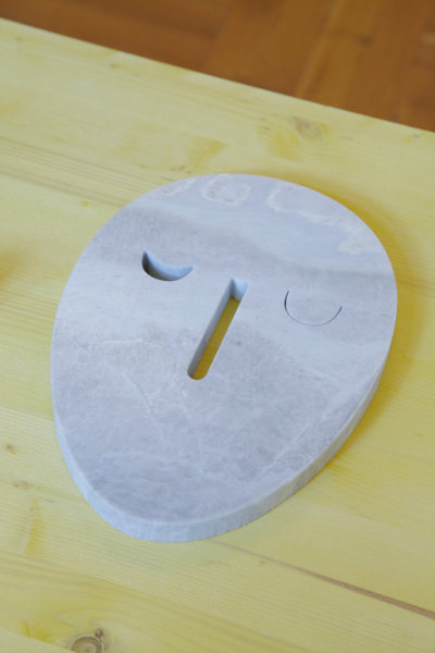 A sárga szalon tárgyai