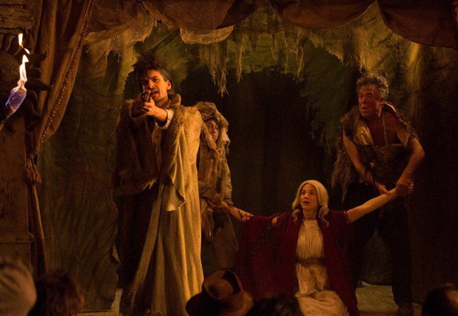 Színház alkalmi színpadokon