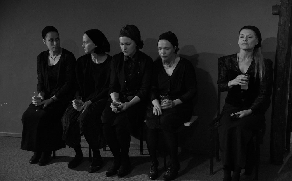 Csak nők, férfi nélkül