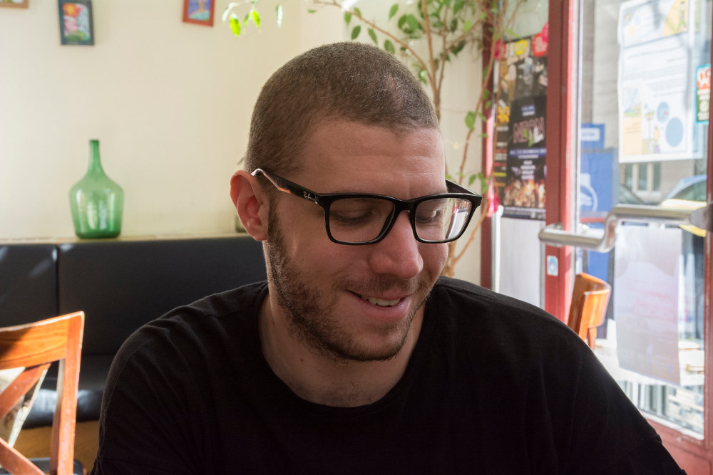 Mélybe ránt, majd felemel