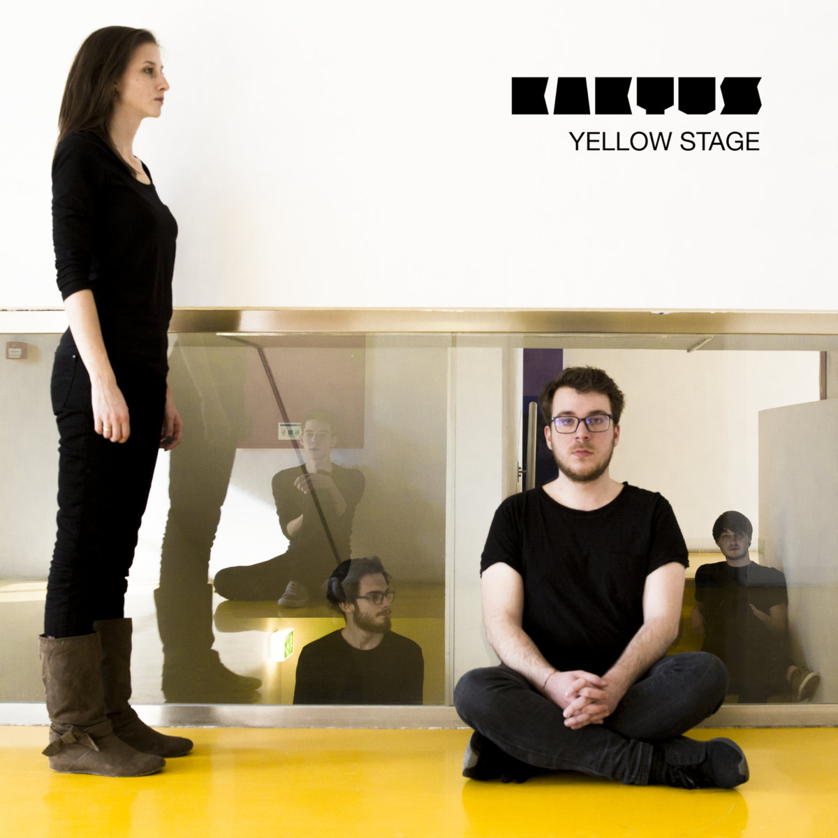 Sárgás-fehéres formák