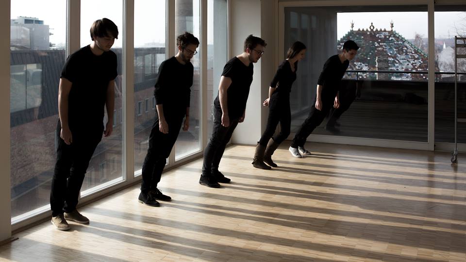 Sárgás-fehéres formák