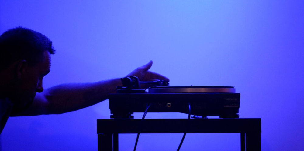 A lemez zenei élmény és a figyelem csiszolója