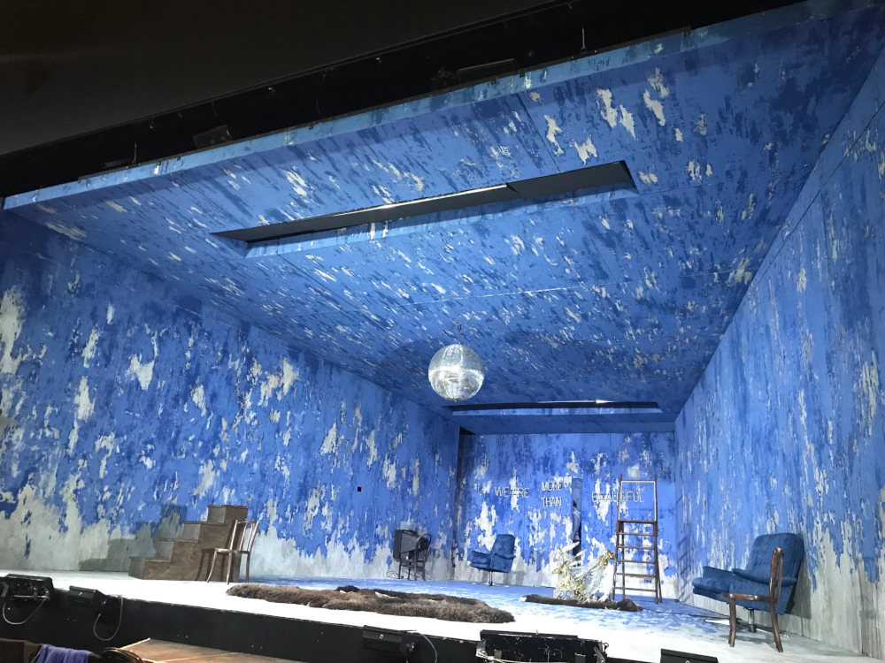 „Jó, ha van metafizikája a térnek”