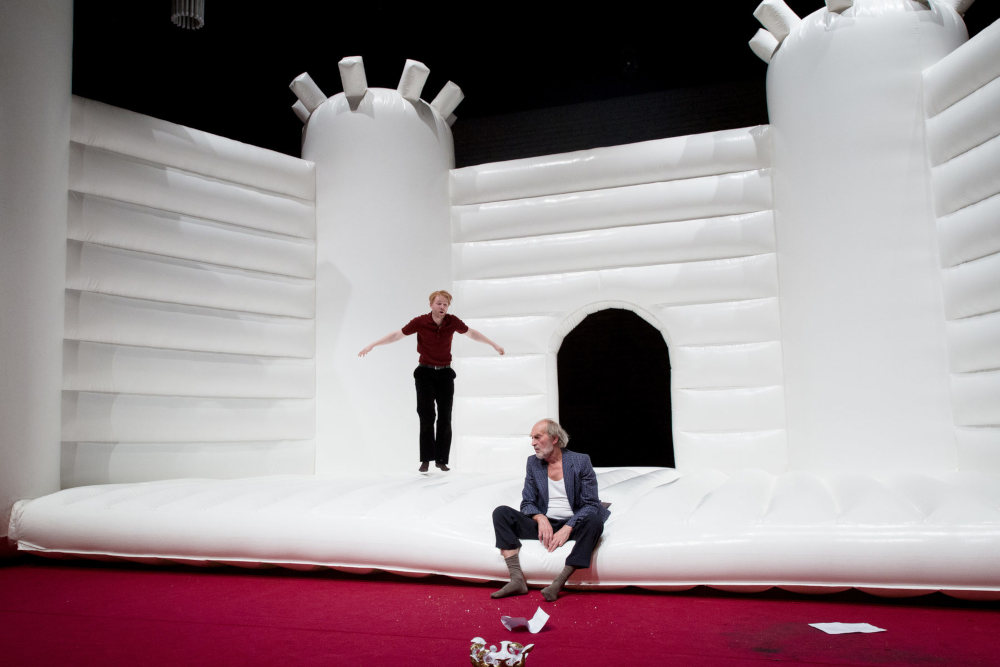 „Jó, ha van metafizikája a térnek”