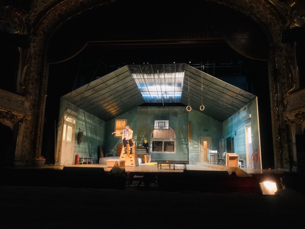 „Jó, ha van metafizikája a térnek”