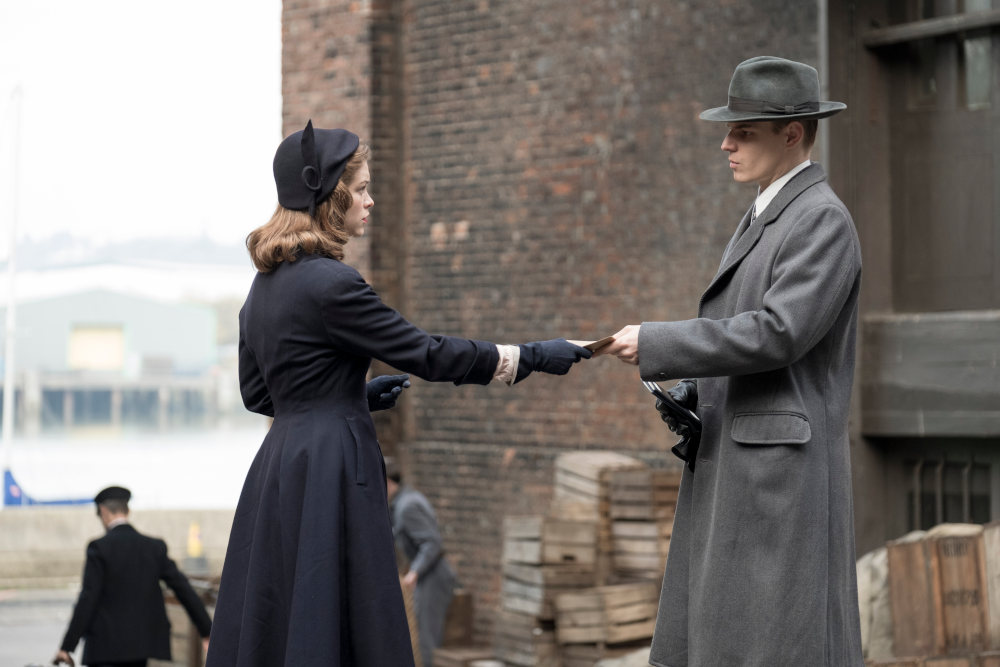 Nyomokban Judi Denchet tartalmaz