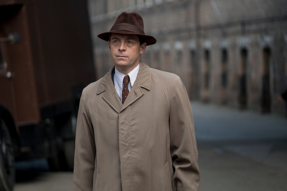 Nyomokban Judi Denchet tartalmaz