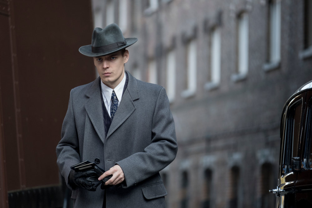 Nyomokban Judi Denchet tartalmaz