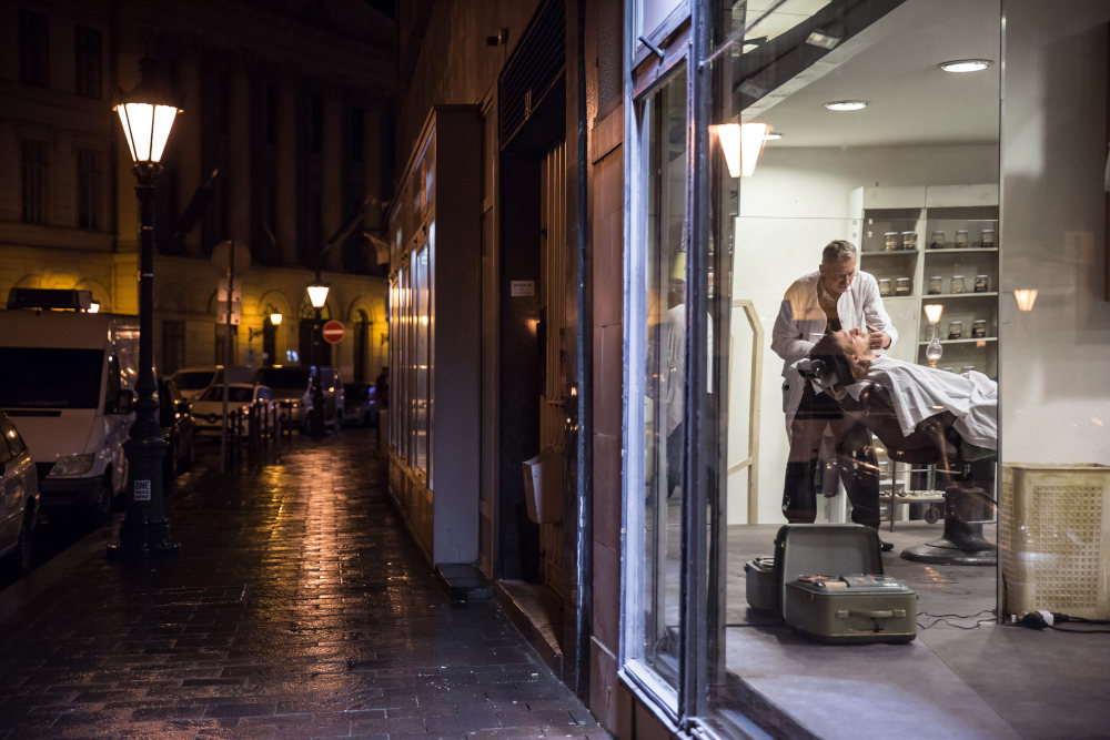 Színház a kőfalakon kívül