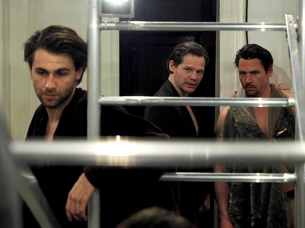 Színház a kőfalakon kívül