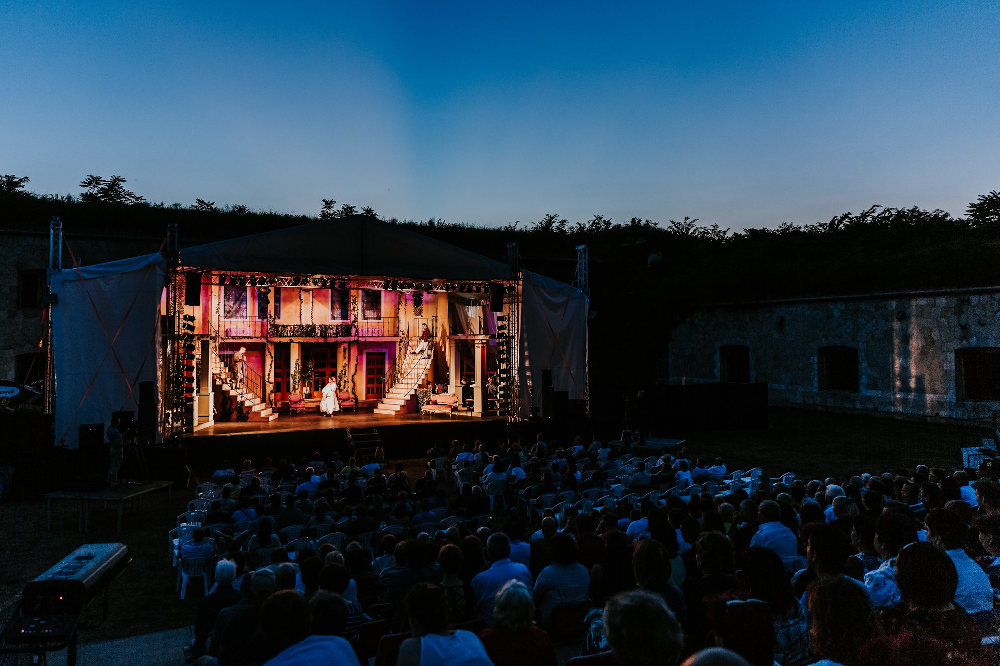 Lelket, szellemet feltöltő szórakozás – Színházi fesztiválkörkép
