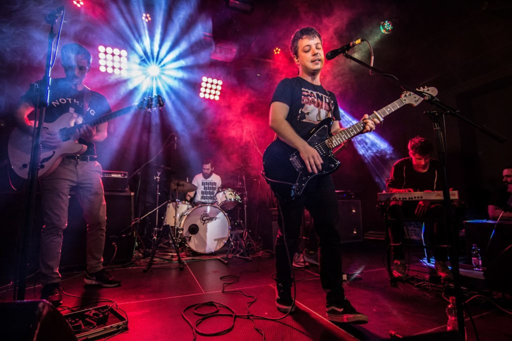 Tuner, hogy ne legyek hamis – Öt zenekar pedalboardjáról