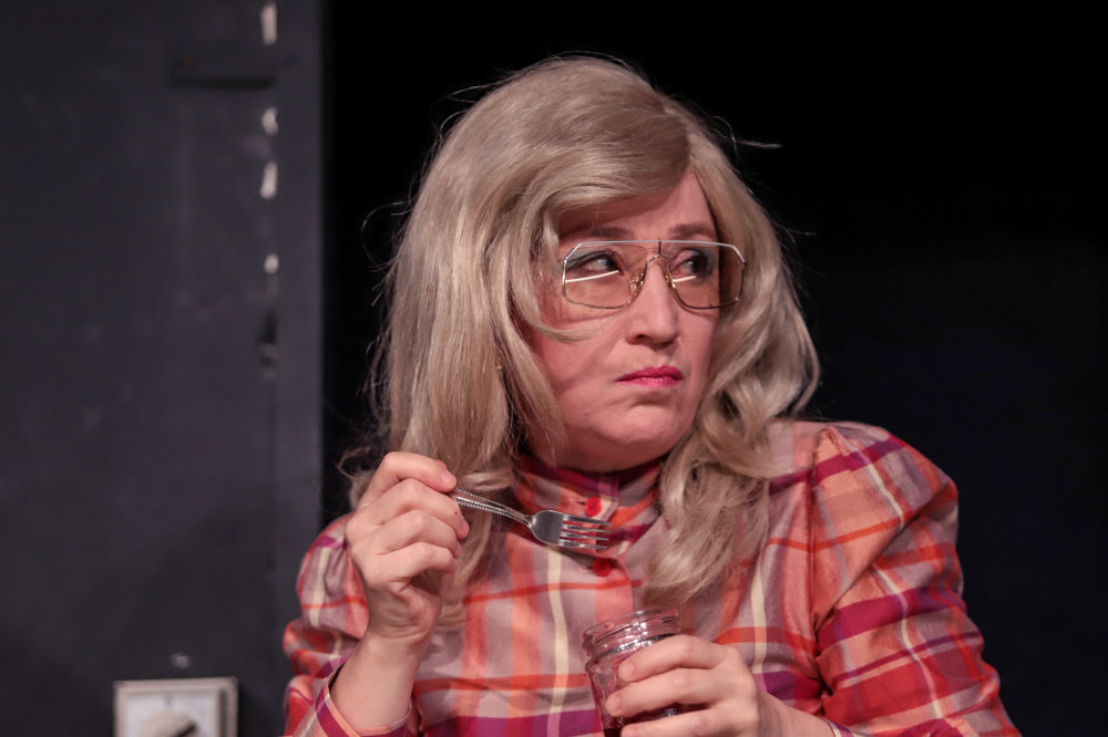 Vacsorára torta és gyilkosság – Édes Anna az Örkényben