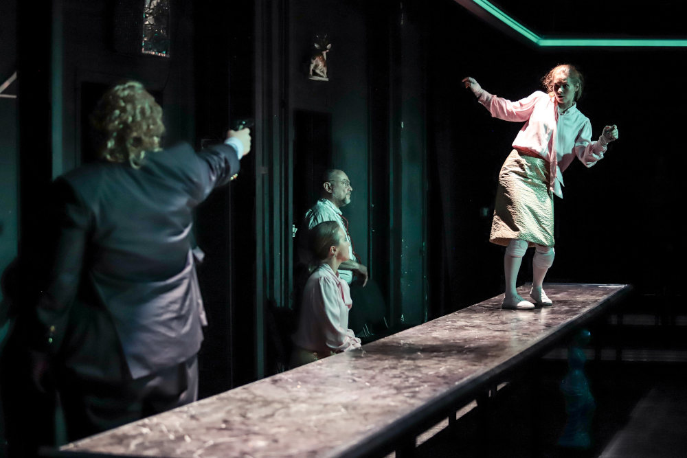 Vacsorára torta és gyilkosság – Édes Anna az Örkényben