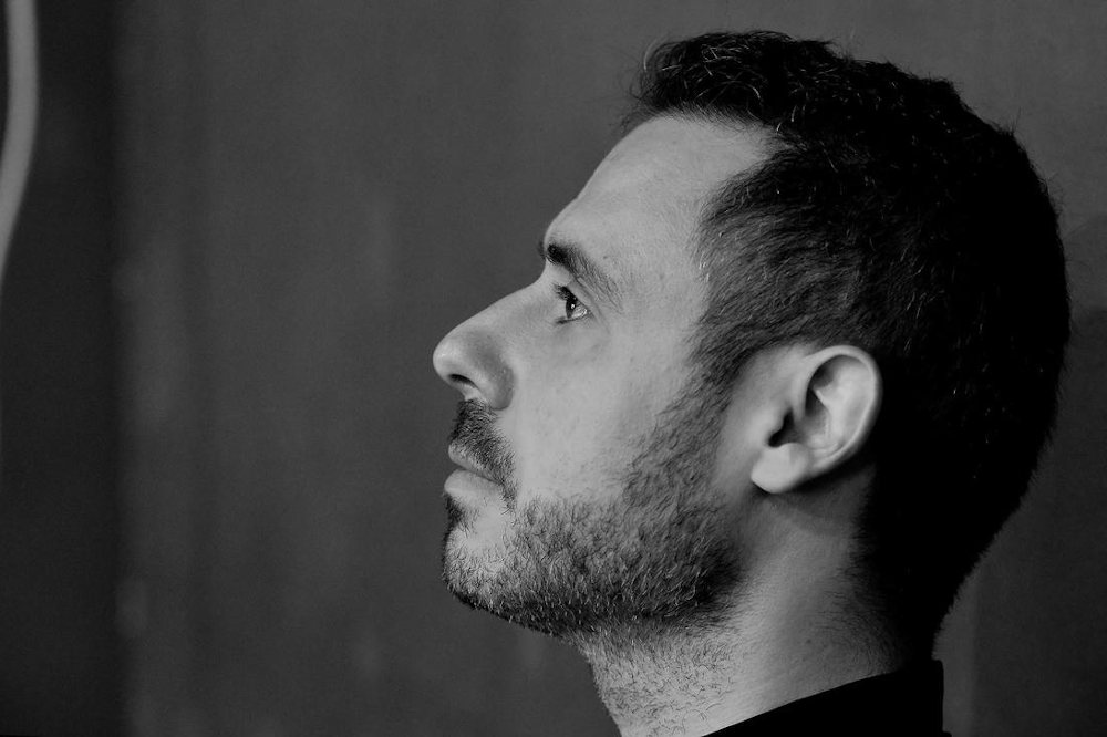 „Nem mindegy, mire áldozunk egy évet az életünkből” – interjú Zombola Péterrel, a Szép csendben című film zeneszerzőjével