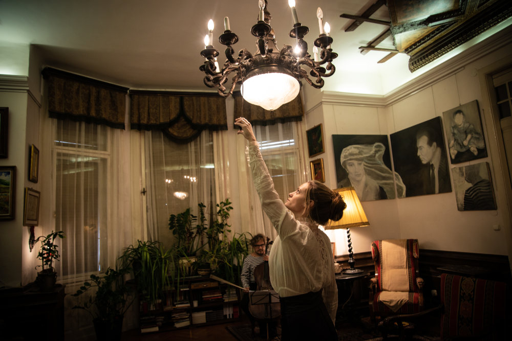 Egy igazi összművészeti alkotó múzsasorsról, bábszínházról, költészetről – interjú Tóth Réka Ágnes dramaturggal