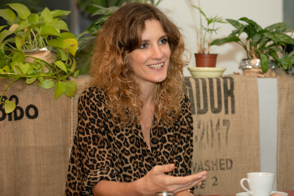 Egy igazi összművészeti alkotó múzsasorsról, bábszínházról, költészetről – interjú Tóth Réka Ágnes dramaturggal