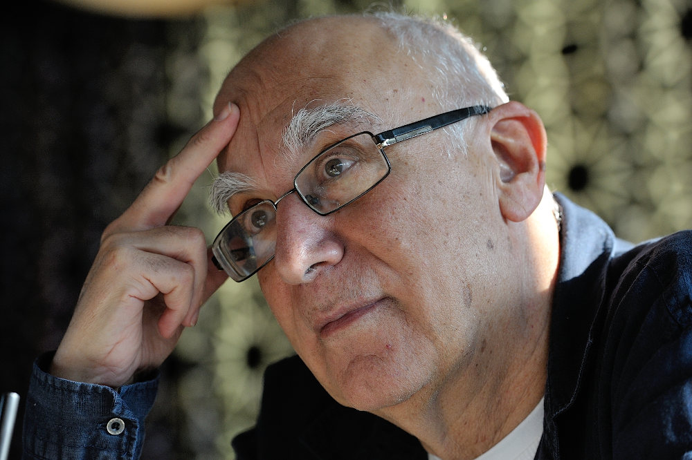 „A csoda iránti vágy teszi szentséggé a blöfföt” – interjú Gárdos Péterrel