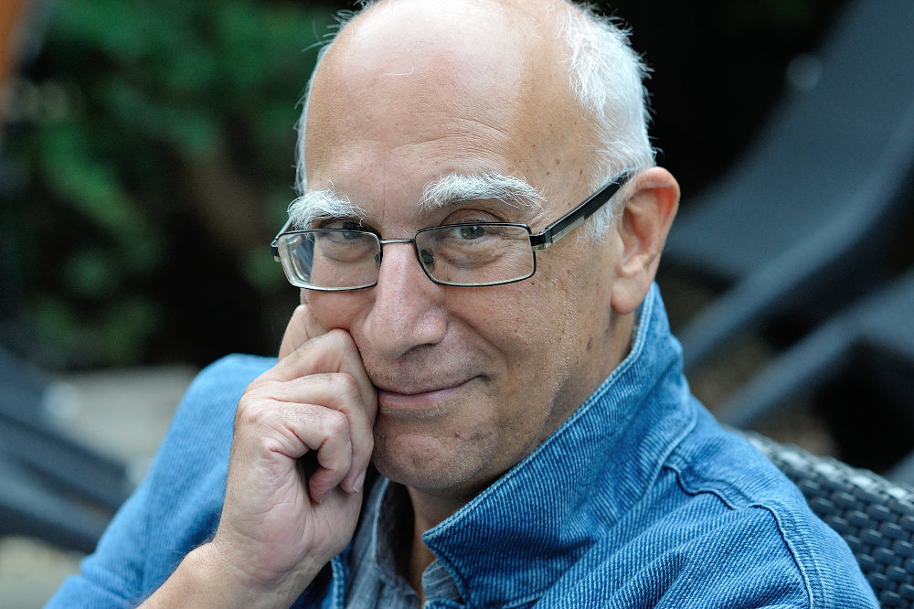 „A csoda iránti vágy teszi szentséggé a blöfföt” – interjú Gárdos Péterrel