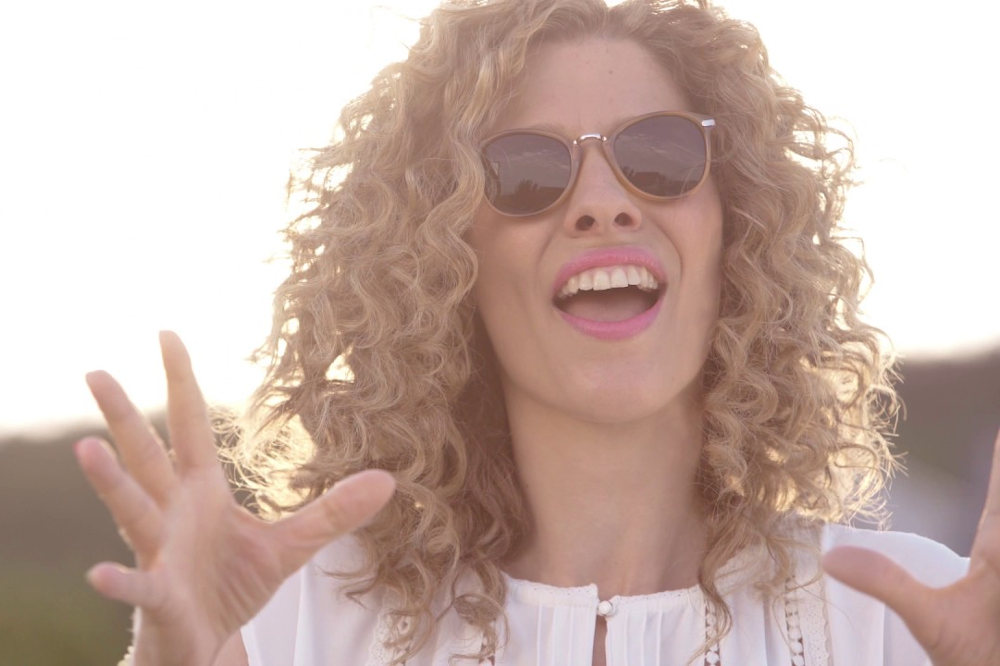 A nő, aki tartalommal töltötte meg a popzenét – Fábián Juliról rendezett emlékfilmet Lévai Balázs