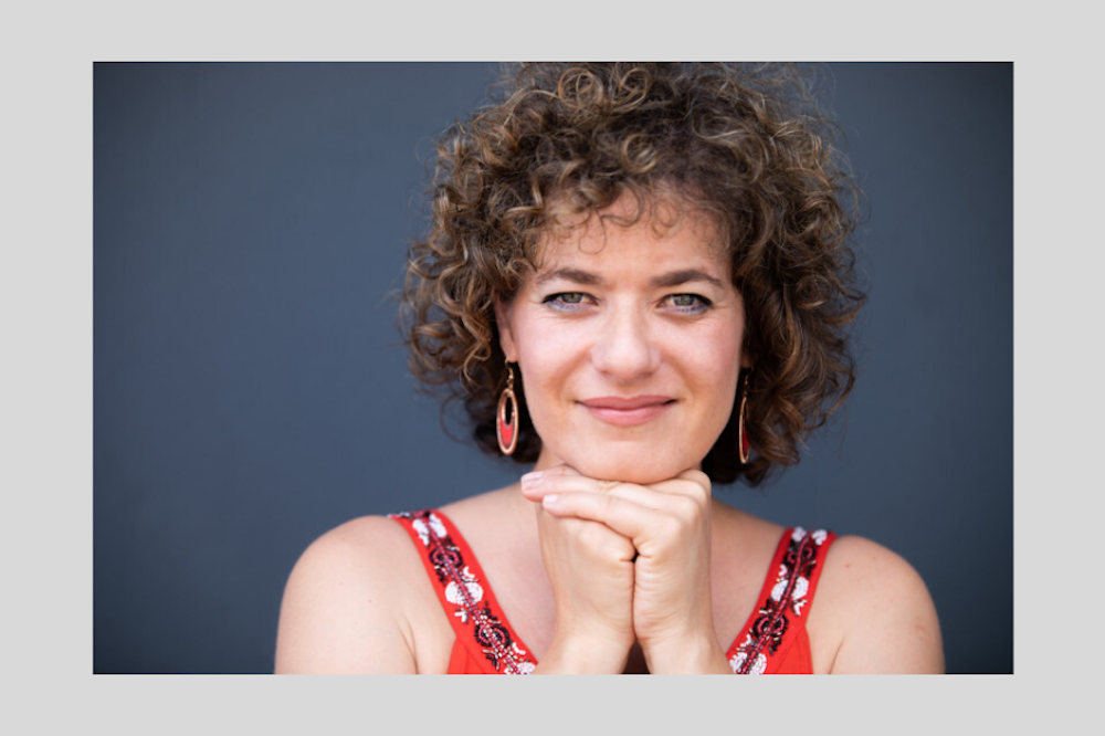 A bukás boldogsága, a boldogság bukása – kritika Hidas Judit Boldogság tízezer kilométerre című könyvéről