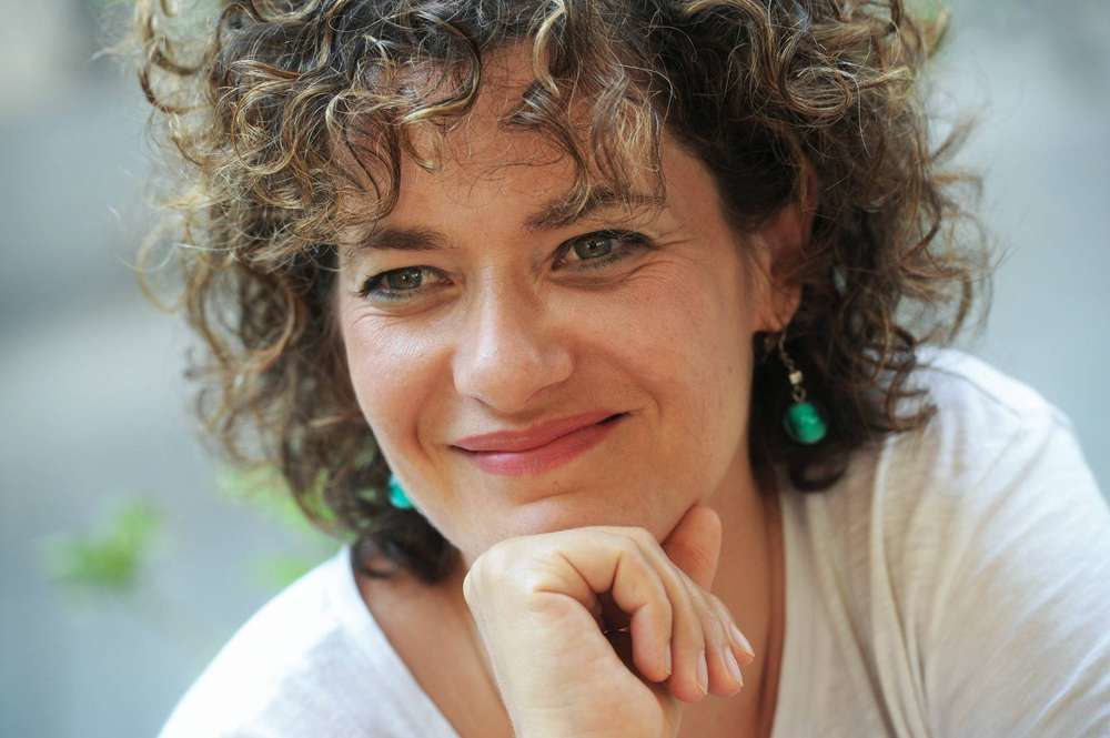 A bukás boldogsága, a boldogság bukása – kritika Hidas Judit Boldogság tízezer kilométerre című könyvéről