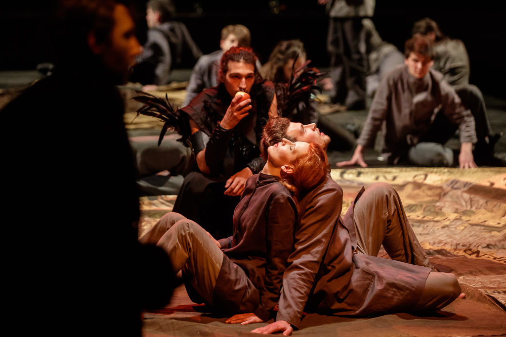 Jelenet „Az ember tragédiája” című előadásból (Nemzeti Színház). Fotó: Eöri Szabó Zsolt  Kép forrása: Nemzeti Színház