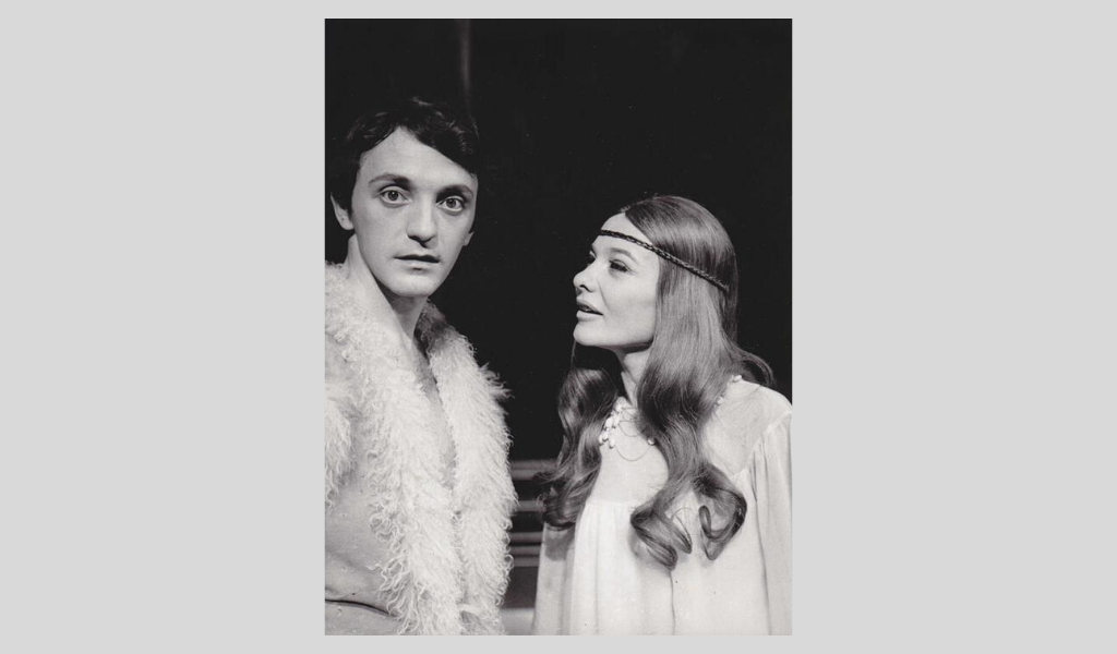 Szacsvay László és Törőcsik Mari a „Szép Heléna” című előadásban (Nemzeti Színház, 1974)  Kép forrása: Magyar Nemzeti Digitális Archívum