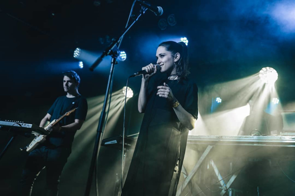 Kedves Péter (Belau) és Kőrös Mimi (Saya Noé) az A38 Hajón  Kép forrása