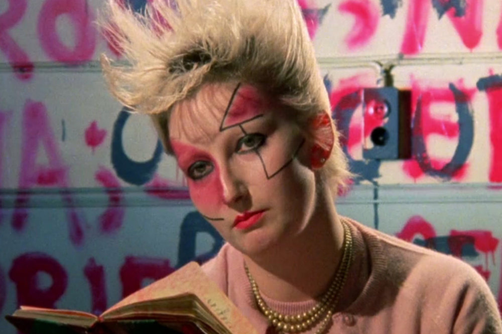 Jarman „Jubileum” című filmje punkokról szól, ám a rendező a mozgalom kritikáját is megfogalmazza benne