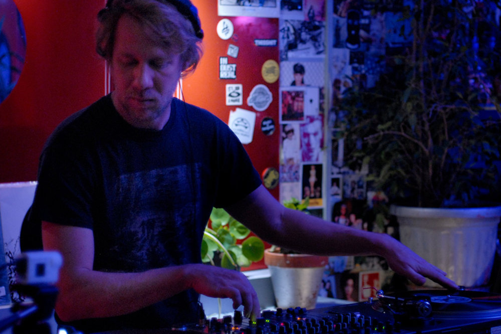 Mesterházy Ákos a Save The Vinyl DJs adásában  Fotó: Bernáth Péter