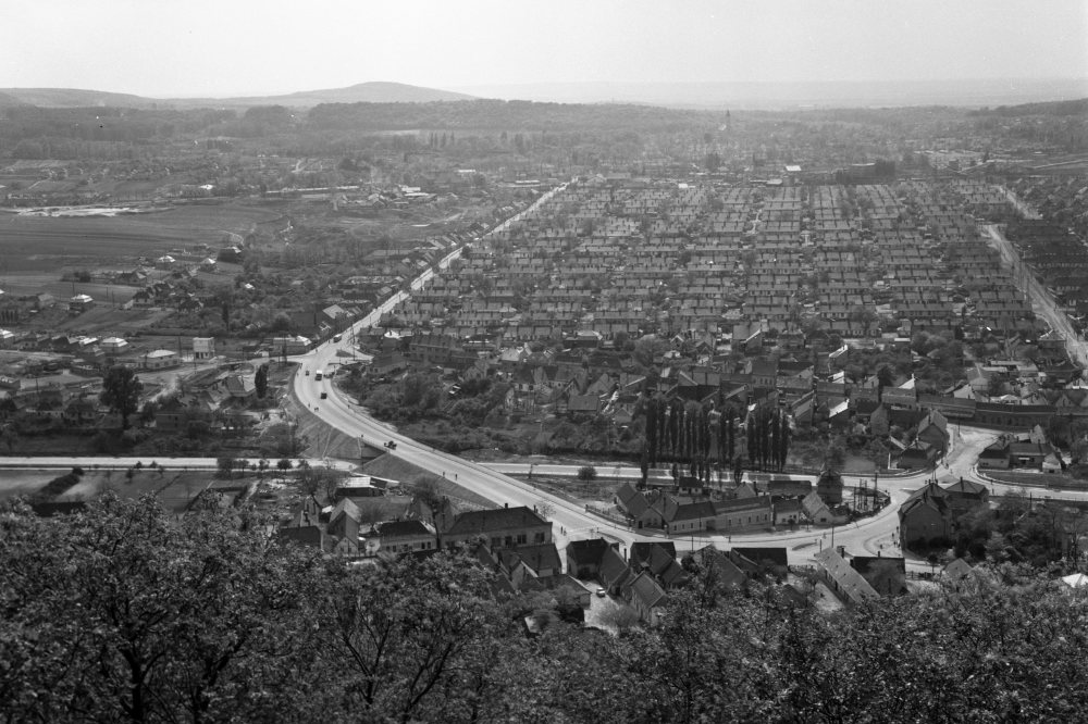 Gáll István gyerekkorának színhelye: Felsőgalla a Kálvária-hegyről nézve (1962)  Kép forrása