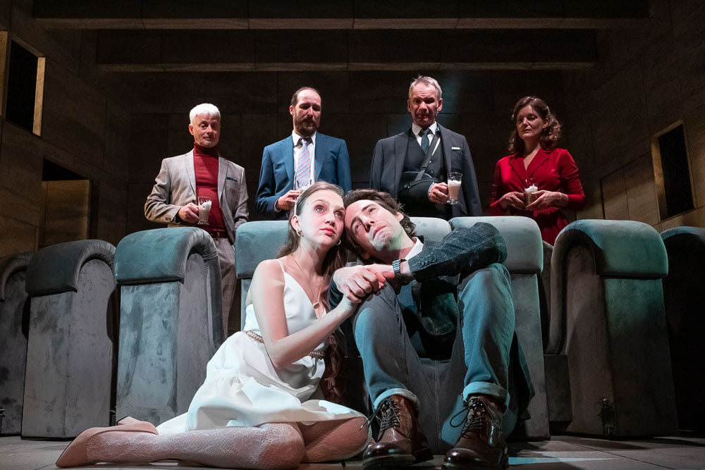 Jelenet „A szerelmesek házai” című előadásból  Kép forrása