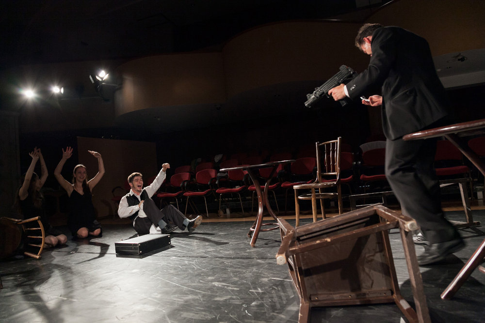 Jelenet „A zuhanás második pillanata” című előadásból  Kép forrása