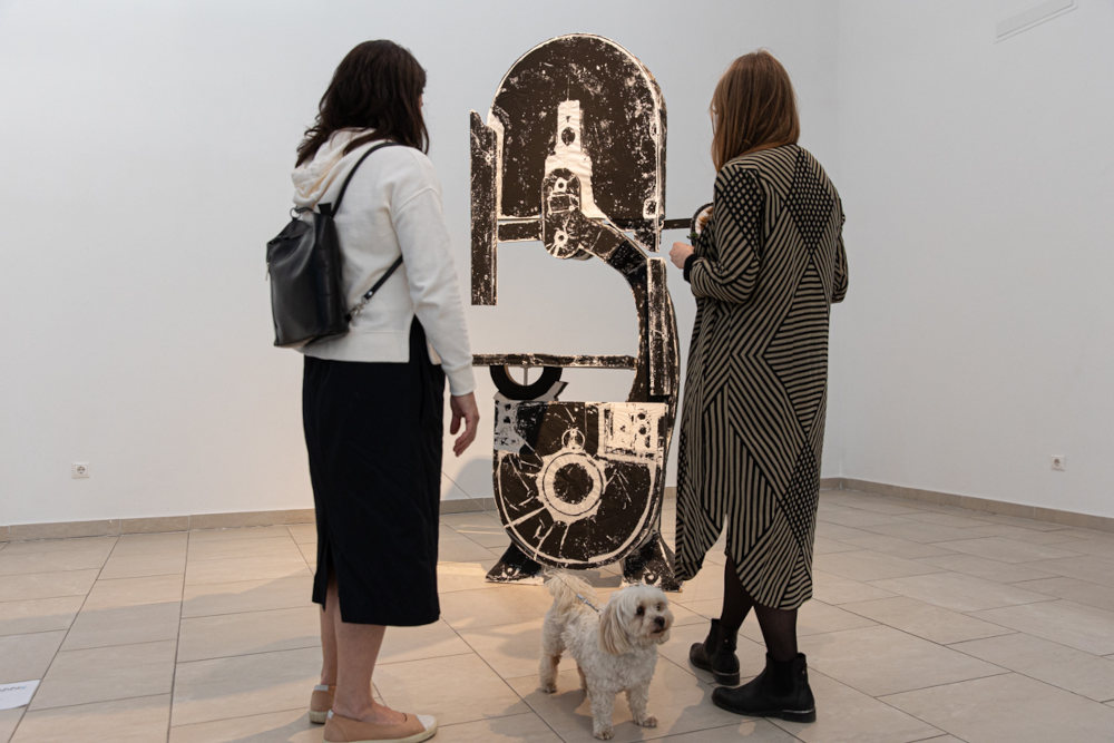 Enteriőrfotó Koós Gábor „Szuvenír” című kiállításáról (MANK Galéria)  Fotó: Csákvári Zsigmond