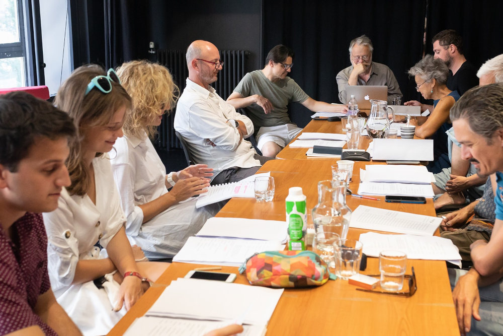 A „Mesteremberek” című előadás olvasópróbája. Fotó: Dömölky Dániel  Kép forrása