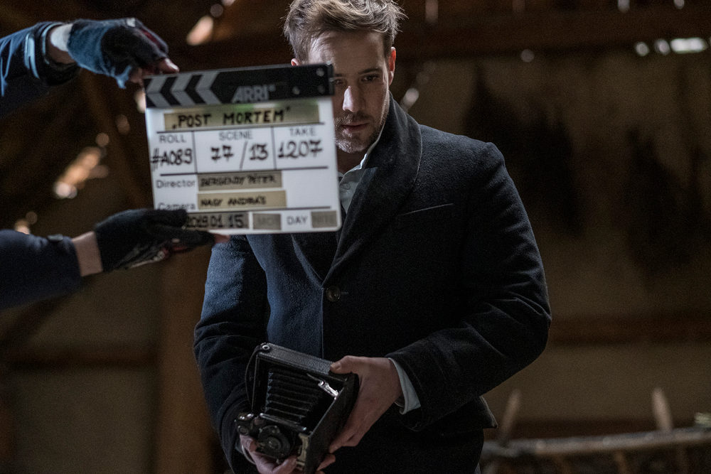 Werkfotó a „Post Mortem” című film forgatásáról. Fotó: Szvacsek Attila  Kép forrása: Szupermodern Filmstúdió