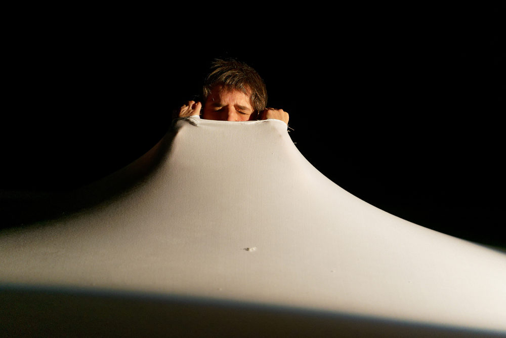 Jelenet a „Nothing Personal” című előadásból  Kép forrása