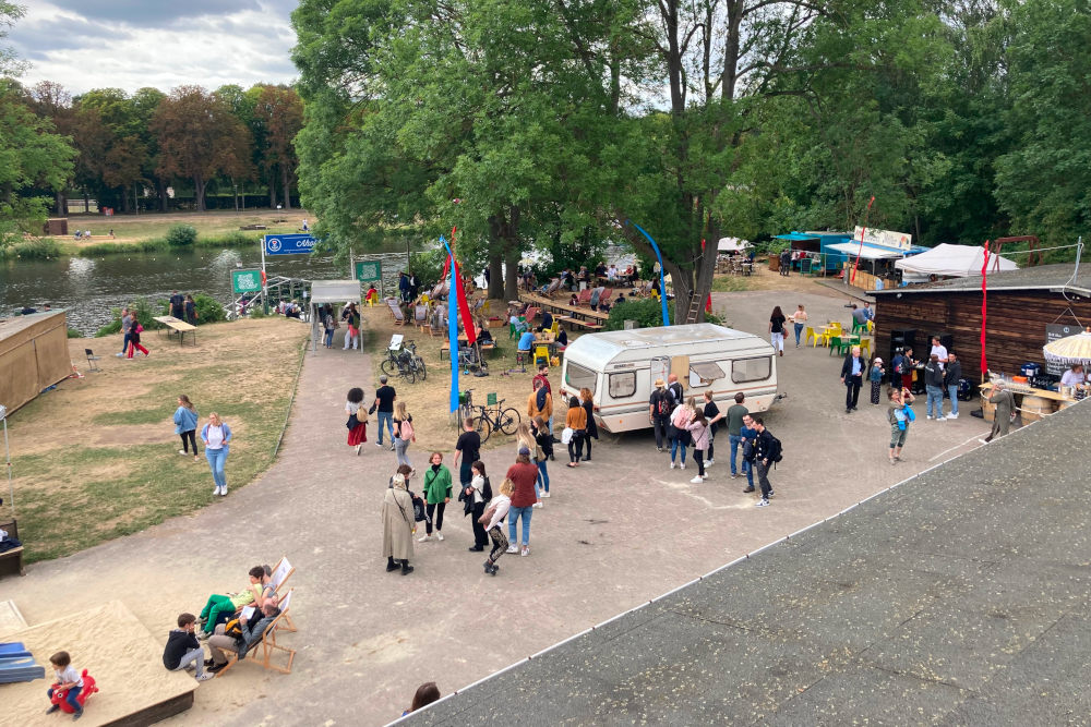 Az OFF-Biennále helyszíne az Ahoi csónkaháznál