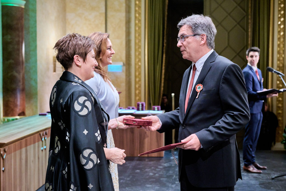 Sturm László a József Attila-díj átvételekor 2023. március 15-én  Kép forrása: Kulturális és Innovációs Minisztérium