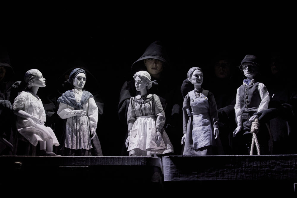 Jelenet a Budapest Bábszínház „Dekameron 2023” című előadásából  Kép forrása: Budapest Bábszínház / Fotó: Piti Marcell