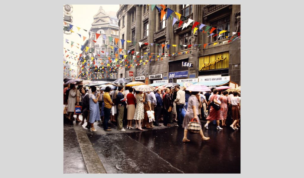 Az 1982. évi Ünnepi Könyvhéten  Kép forrása: Fortepan / Gábor Viktor