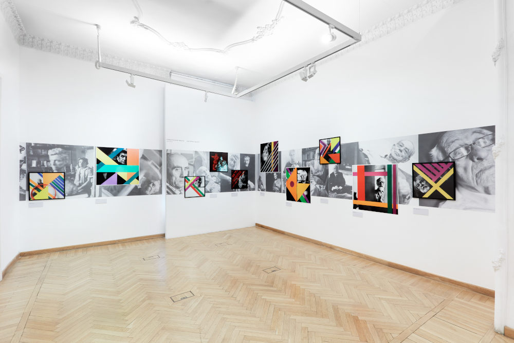 Enteriőr Féner Tamás „…a mi történt, ugyanaz, a mi ezután is történik…” című kiállításából  Kép forrása: Mai Manó Ház / Bíró Dávid