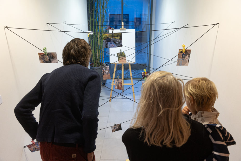 Enteriőr a „Megszakítatlan anya” kiállításon  Fotó: Csákvári Zsigmond / PKÜ